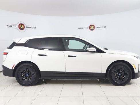 Used 2023 BMW iX xDrive50 AWD/4WD image 2