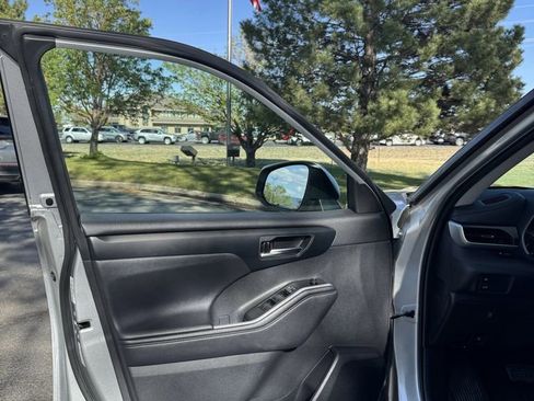 Used 2021 Toyota Highlander XLE image 5