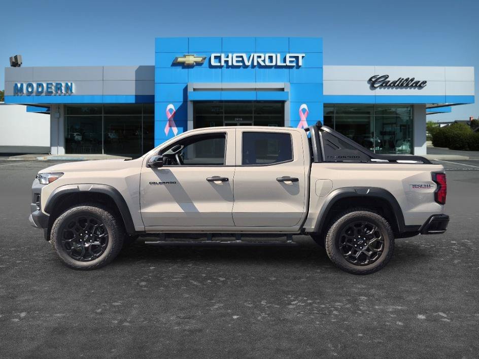New 2026 Chevrolet Colorado Trail Boss w/ Midnight Edition AWD/4WD image 2