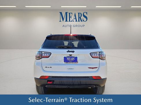 Used 2022 Jeep Compass Trailhawk image 5