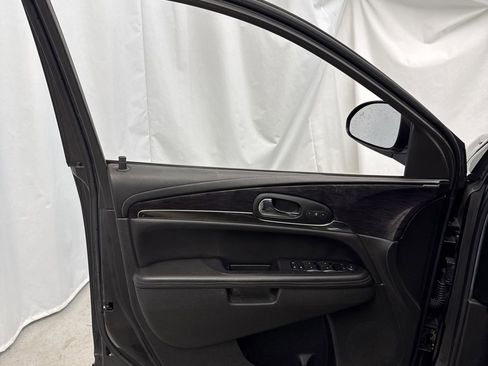 Used 2017 Buick Enclave Leather image 12