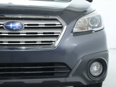 Used 2017 Subaru Outback 2.5i Premium image 7