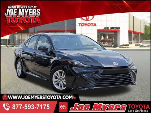Used 2025 Toyota Camry LE FWD image 1