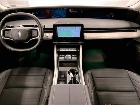 Used 2025 Lincoln Nautilus Reserve AWD/4WD image 17