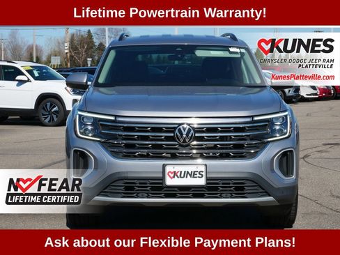 Used 2025 Volkswagen Atlas SE AWD/4WD image 3