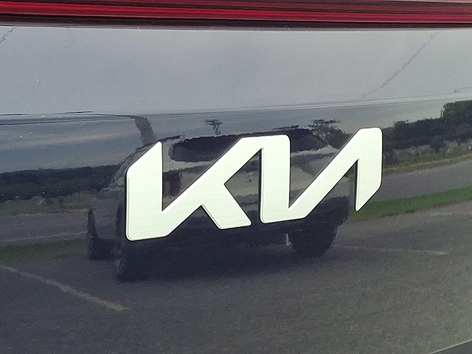 Certified 2025 Kia Carnival FWD image 28