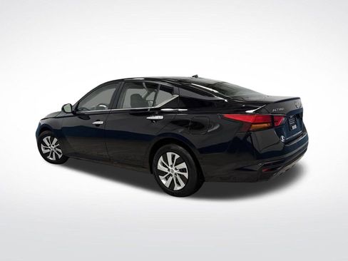 Used 2025 Nissan Altima 2.5 S image 3