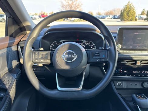 Used 2023 Nissan Rogue SV image 14