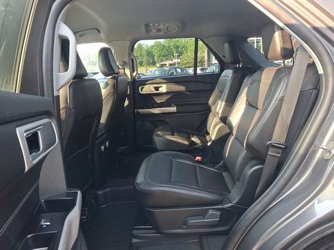 Used 2023 Ford Explorer XLT w/ Equipment Group 202A AWD/4WD image 10