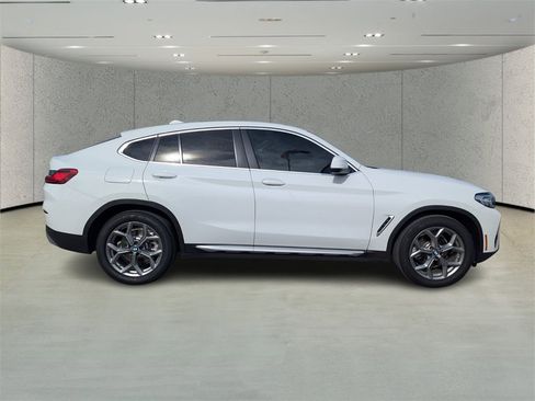 Used 2023 BMW X4 xDrive30i w/ Convenience Package image 2