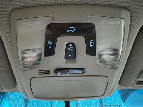 Used 2016 Toyota Sienna XLE Premium w/ Outdoor Package FWD image 20