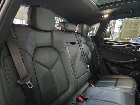 Used 2024 Porsche Macan image 30