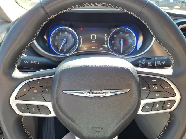 Used 2024 Chrysler Pacifica Touring-L FWD image 19