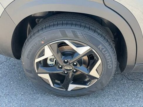 Certified 2025 Kia Seltos EX w/ EX Sunroof Package AWD/4WD image 17