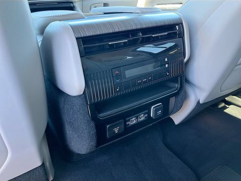 Used 2024 Jeep Wagoneer Series III w/ Premium Group I AWD/4WD image 27