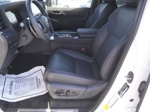 Used 2025 Lexus GX 550 w/ Cold Area Package image 9