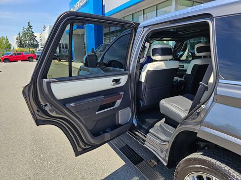 Used 2025 Toyota Sequoia Capstone AWD/4WD image 16