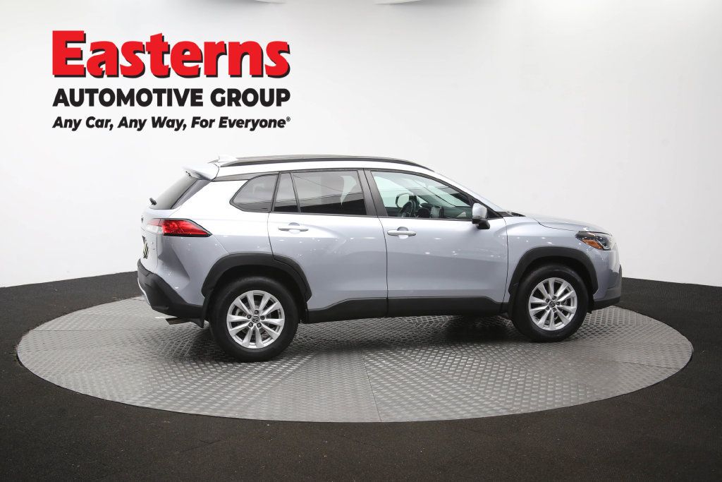Used 2022 Toyota Corolla Cross LE AWD/4WD image 42