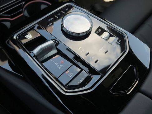 New 2026 BMW 550e xDrive w/ Premium Package AWD/4WD image 10