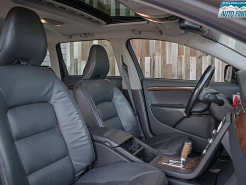 Used 2010 Volvo XC70 T6 image 21