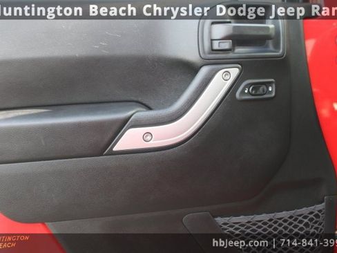 Used 2017 Jeep Wrangler Unlimited Rubicon w/ Connectivity Group image 10