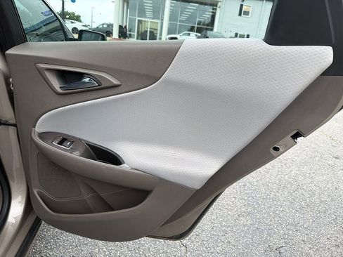 Used 2022 Chevrolet Malibu LS FWD image 16