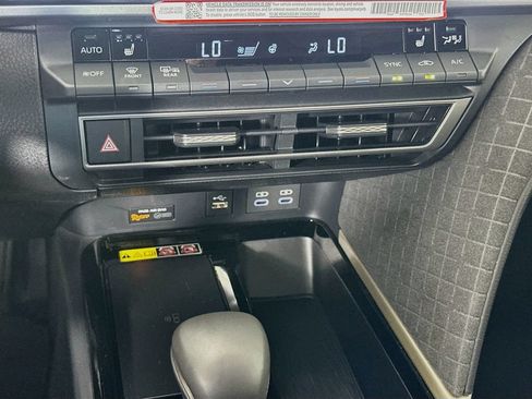 Used 2026 Toyota Camry XLE AWD/4WD image 16