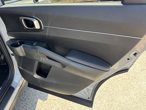 Used 2025 Kia Sorento EX w/ Panoramic Sunroof Package image 16