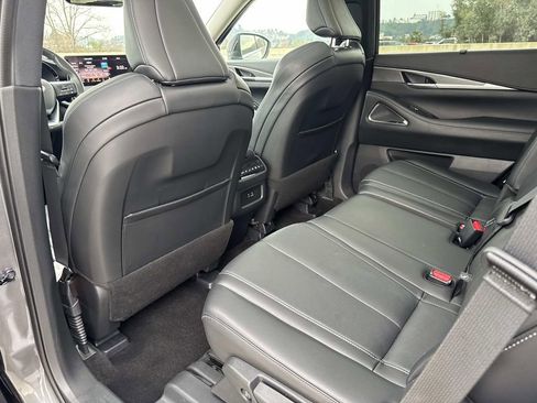 Certified 2025 INFINITI QX60 Luxe image 11