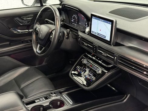 Used 2022 Lincoln Corsair AWD w/ Premium Package image 9