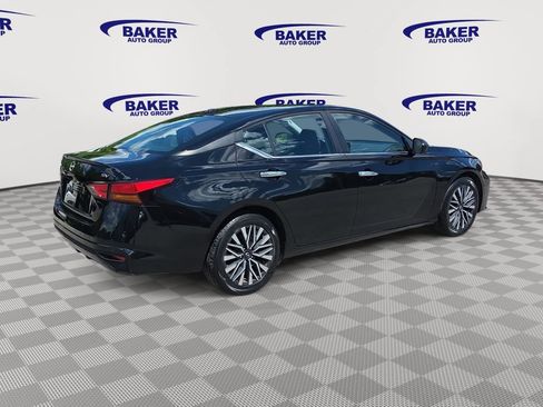 Used 2024 Nissan Altima 2.5 SV FWD image 3