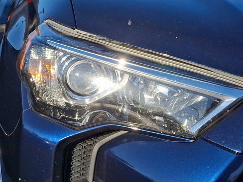 Used 2018 Toyota 4Runner SR5 image 9