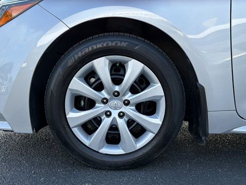 Used 2022 Toyota Corolla LE FWD image 10