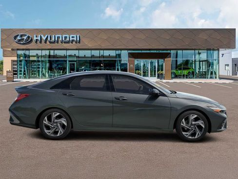 New 2026 Hyundai Elantra SEL Sport Premium image 3