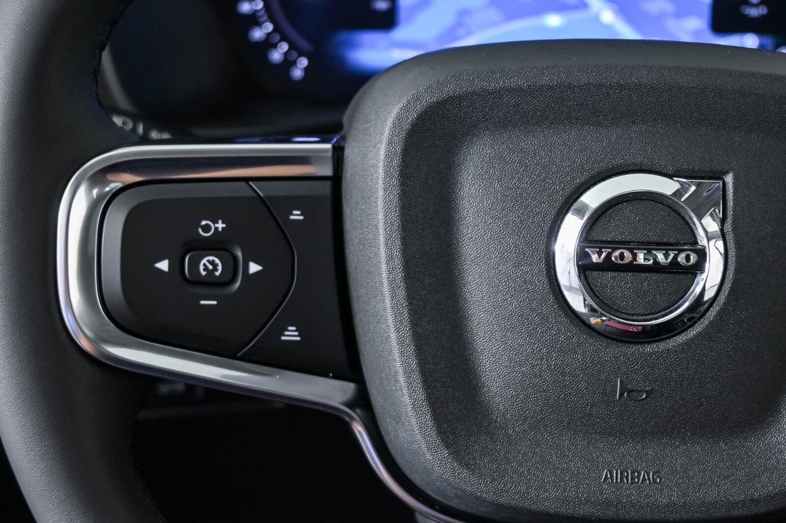 Used 2024 Volvo XC40 B5 Plus w/ Protection Package Premier AWD/4WD image 10