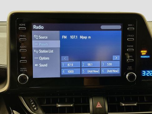 Used 2019 Toyota C-HR XLE FWD image 21