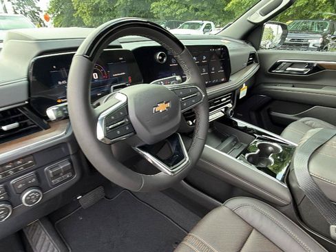 New 2026 Chevrolet Suburban High Country AWD/4WD image 5