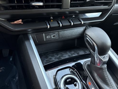 Used 2025 Chevrolet Colorado LT w/ Advanced Trailering Package image 30