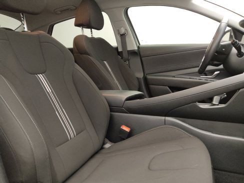 Used 2025 Hyundai Elantra SEL FWD image 21