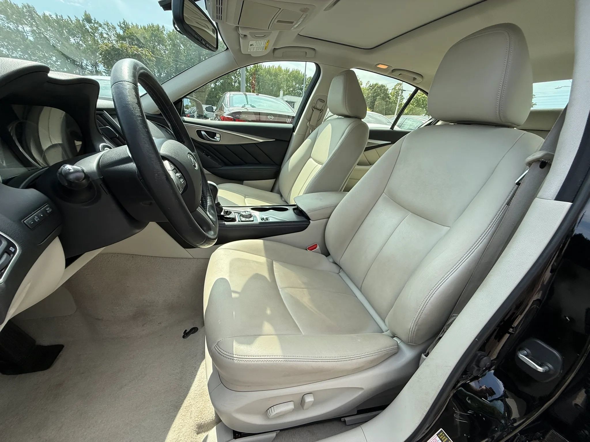 Used 2015 INFINITI Q50 Premium w/ All Weather Package AWD/4WD image 12