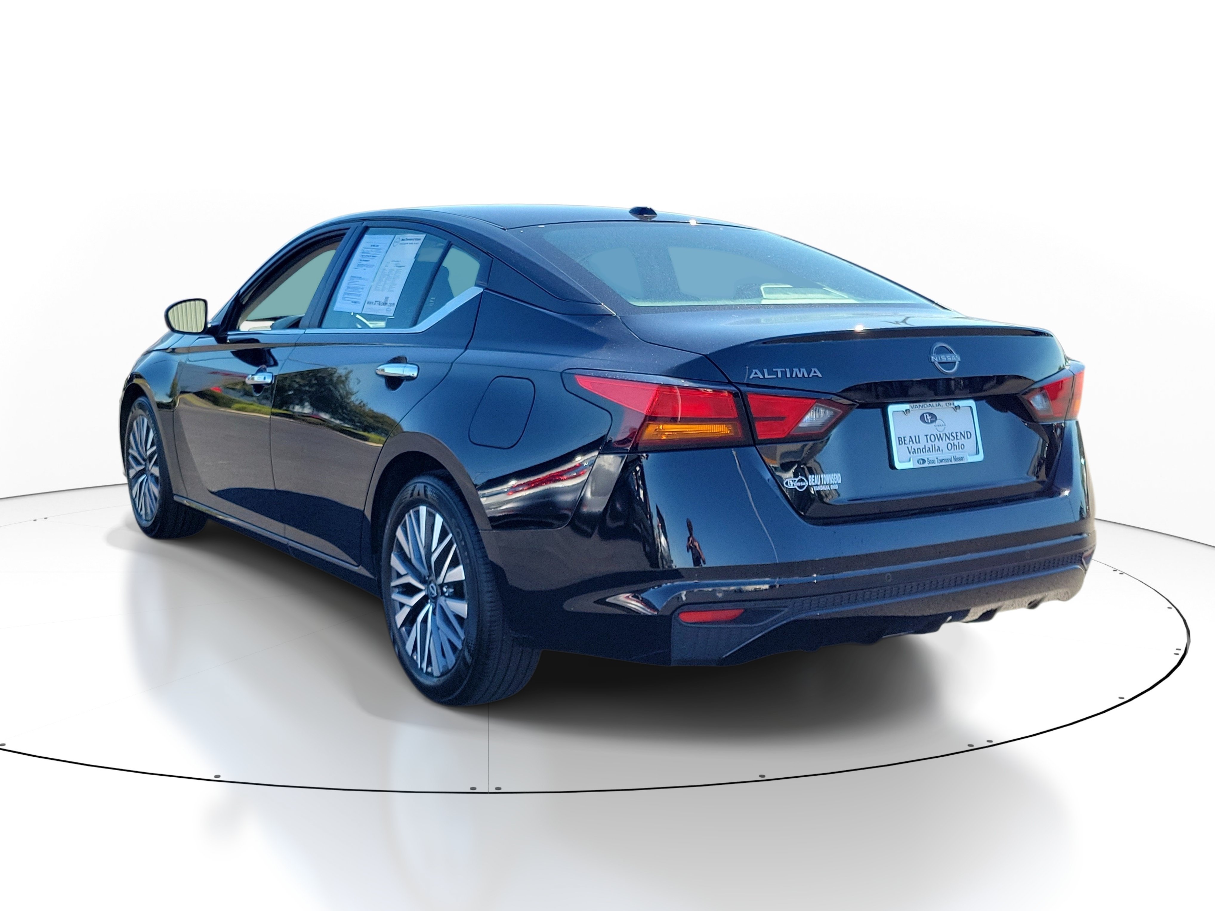 Certified 2025 Nissan Altima 2.5 SV FWD image 3