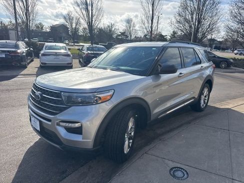 Used 2020 Ford Explorer XLT w/ Equipment Group 202A image 7