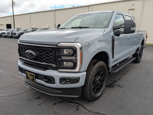 New 2026 Ford F250 Lariat w/ Black Appearance Package image 7
