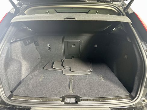 Used 2023 Volvo XC40 B5 Plus AWD/4WD image 29