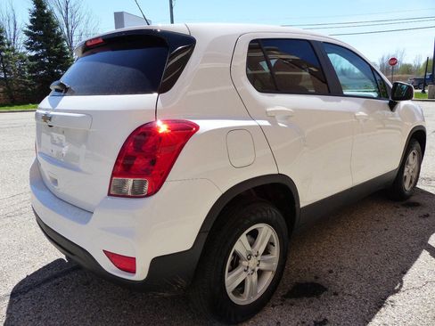 Used 2022 Chevrolet Trax LS w/ Tint and Cruise Package image 9