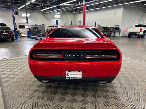 Used 2019 Dodge Challenger SXT RWD image 9