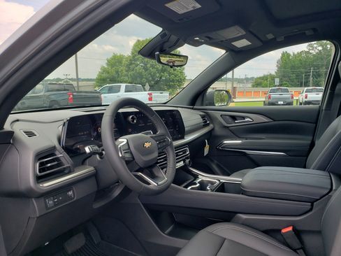 New 2026 Chevrolet Traverse LT w/ Sun and Wheel Package FWD image 30