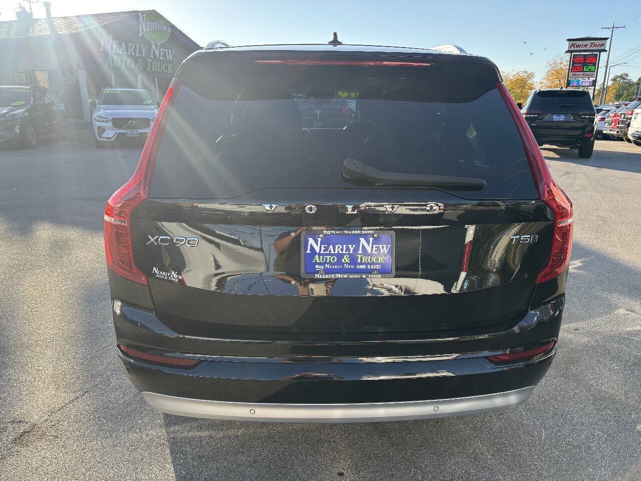 Used 2022 Volvo XC90 T5 Momentum AWD/4WD image 4