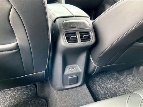 Used 2023 Buick Envision Avenir AWD/4WD image 28