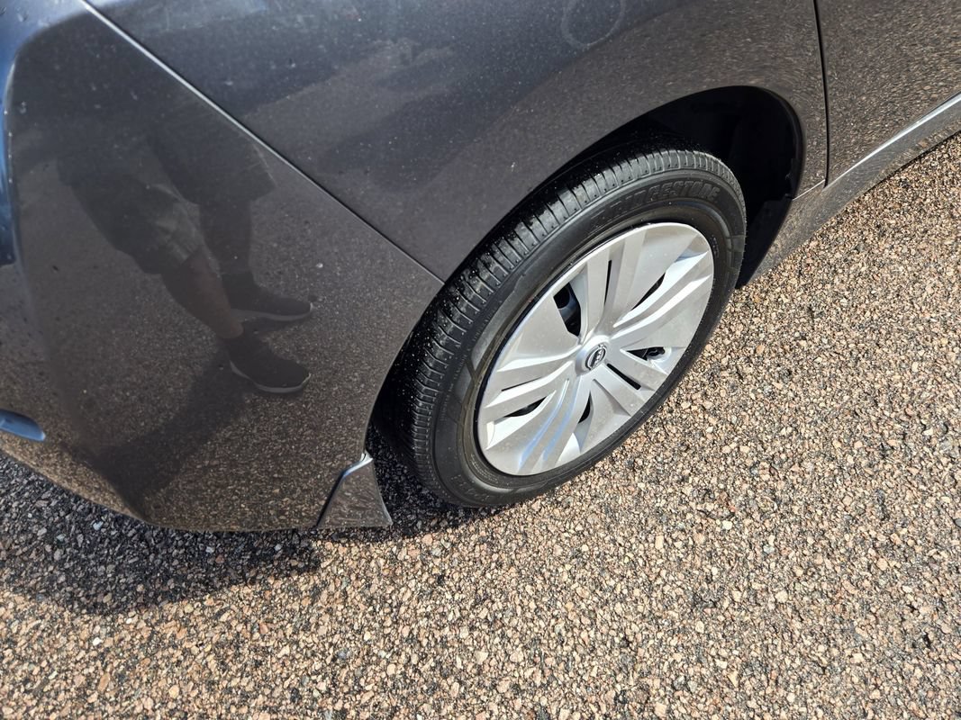 Used 2025 Nissan Leaf S FWD image 12